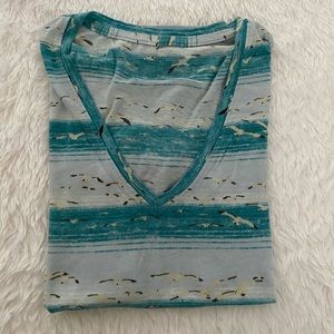 V neck patterned t shirt